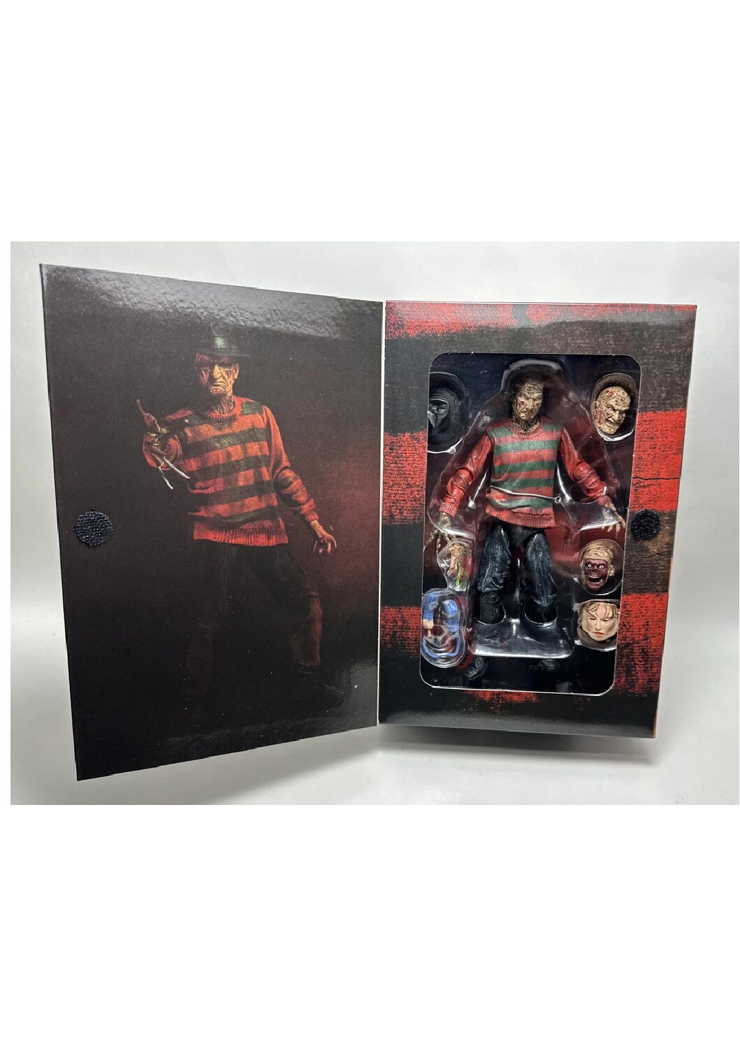 Street Freddy Krueger Ultimate Figura Terror 30th Ann-